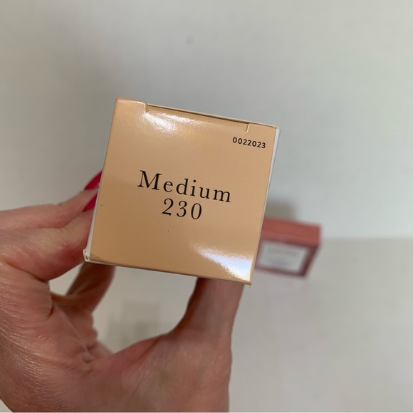 Laura Geller Double Take Foundation Medium, pink buttercream blush, kabuki brush - Picture 7 of 9